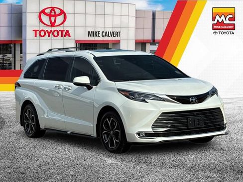 Used 2026 Toyota Sienna Platinum AWD/4WD image 7