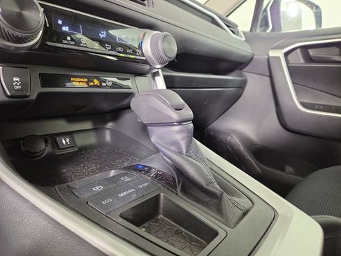 Used 2019 Toyota RAV4 LE w/ Carpet Mat Package FWD image 21