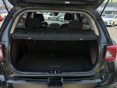 Certified 2023 Hyundai Venue SEL image 19