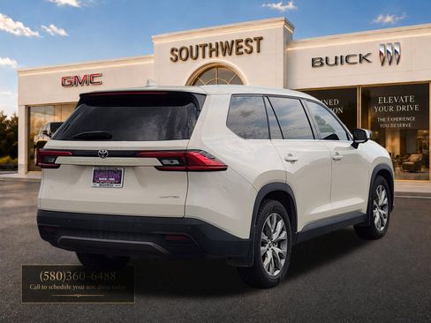 Used 2024 Toyota Grand Highlander FWD image 5