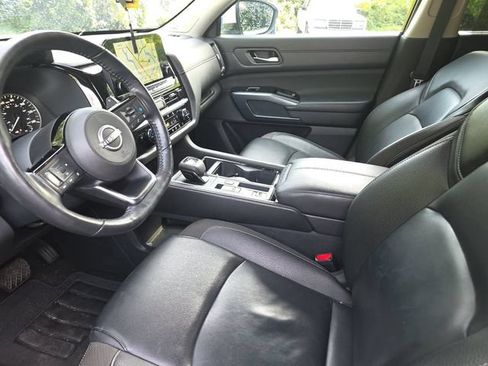Used 2024 Nissan Pathfinder SL w/ SL Premium Package FWD image 13