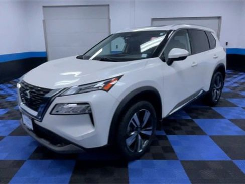 Used 2021 Nissan Rogue SL w/ Premium Package image 4