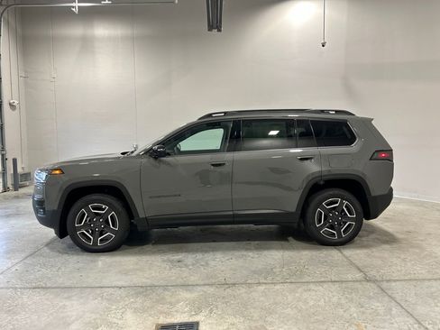 New 2026 Jeep Cherokee Laredo image 9