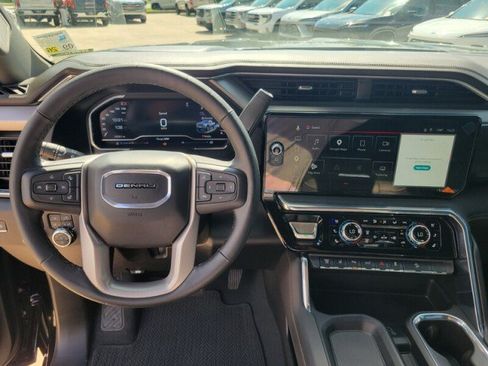 Used 2024 GMC Sierra 2500 Denali w/ Denali Reserve Package AWD/4WD image 17