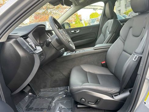 Used 2025 Volvo XC60 B5 Core w/ Climate Package image 19