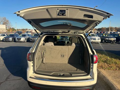 Used 2015 GMC Acadia SLE image 16