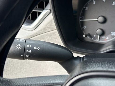 Used 2025 Toyota Corolla Cross L FWD image 37
