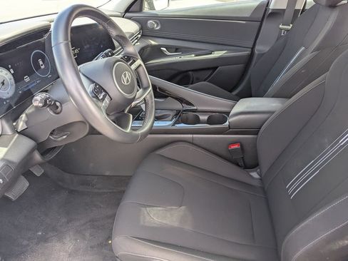 Used 2025 Hyundai Elantra SEL FWD image 26