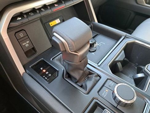 Used 2024 Toyota Tundra Limited AWD/4WD image 17