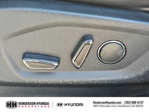 Used 2018 Ford Explorer XLT w/ Equipment Group 202A FWD image 17