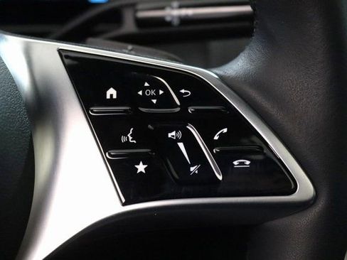 Used 2025 Mercedes-Benz GLC 300 4MATIC image 6