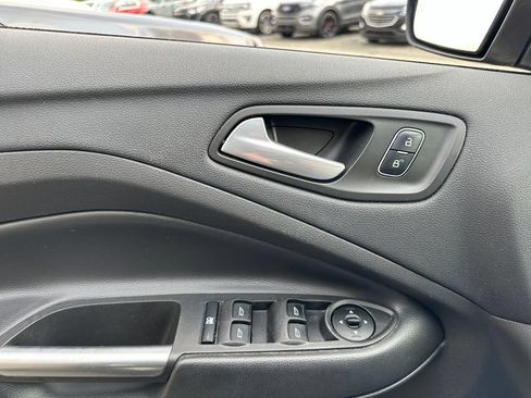 Used 2017 Ford Escape SE w/ SE Cold Weather Package AWD/4WD image 17