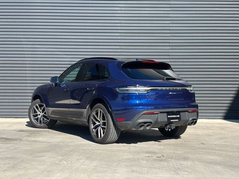 Certified 2025 Porsche Macan image 3