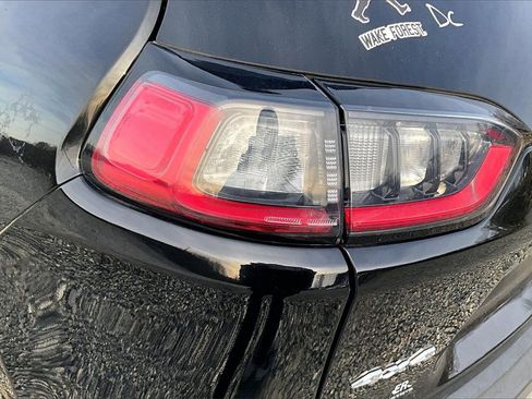 Used 2019 Jeep Cherokee Limited image 28