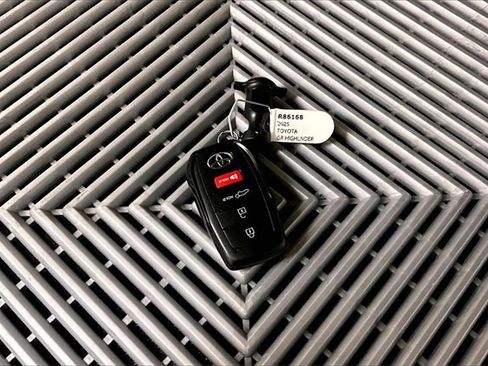 Used 2025 Toyota Grand Highlander AWD Hybrid image 10