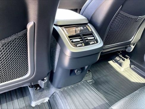 Used 2022 Volvo XC90 T6 Momentum w/ Climate Package image 28