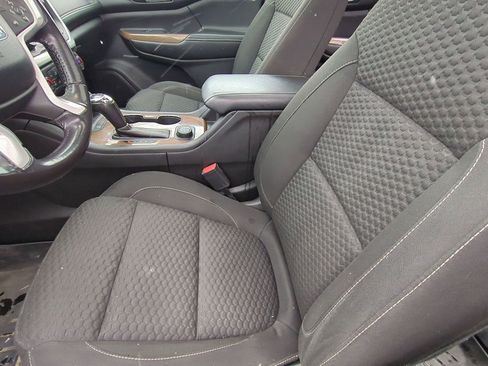 Used 2018 GMC Acadia SLE image 17