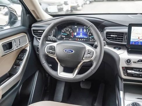 New 2024 Ford Explorer XLT w/ Equipment Group 202A image 15