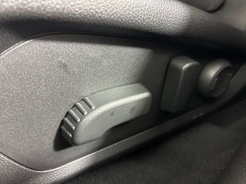 Used 2025 Subaru Crosstrek 2.0i Premium image 26