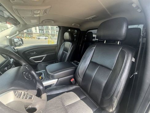 Used 2017 Nissan Titan PRO-4X AWD/4WD image 21