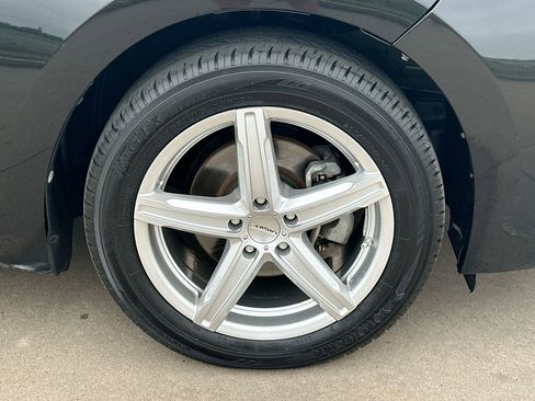 Used 2017 Toyota Corolla LE FWD image 10
