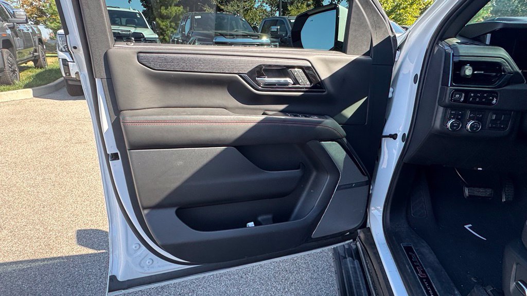 Used 2025 GMC Yukon XL AT4 Ultimate w/ LPO, Floor Liner Package AWD/4WD image 25