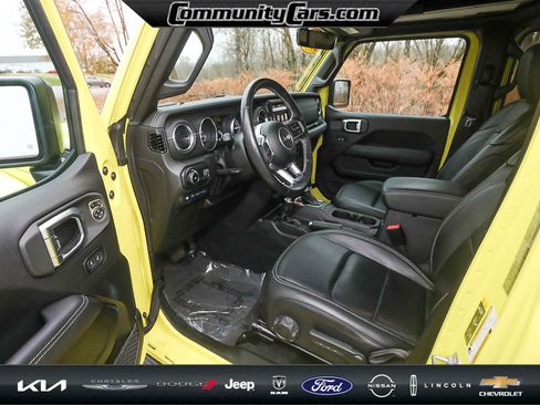 Used 2023 Jeep Wrangler Sahara w/ Cold Weather Group image 11
