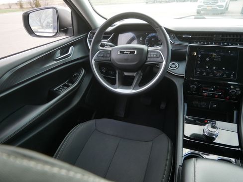 Used 2023 Jeep Grand Cherokee L Laredo w/ Luxury Tech Group I AWD/4WD image 9