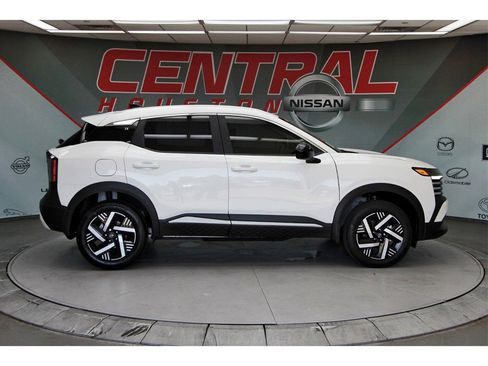 New 2026 Nissan Kicks SV image 5