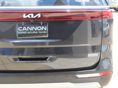 Used 2024 Kia Carnival LX FWD image 5