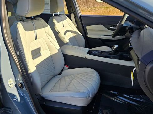New 2026 Nissan Sentra SL w/ Floor Mat Package FWD image 17