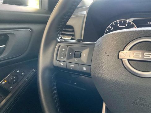 Used 2025 Nissan Rogue SV AWD/4WD image 8