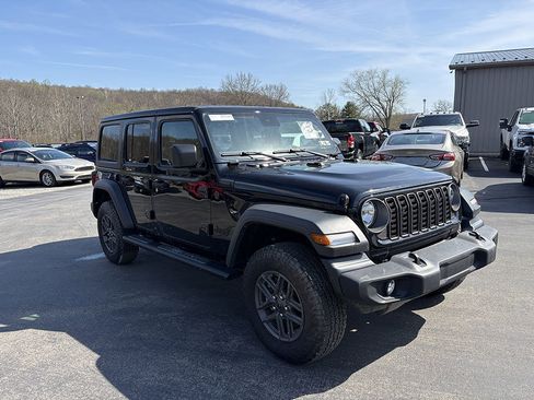 Used 2025 Jeep Wrangler Sport S image 3