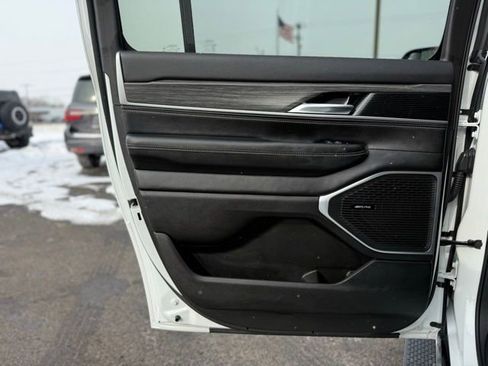 Used 2024 Jeep Wagoneer L Series II w/ Flexible Seating Group image 14