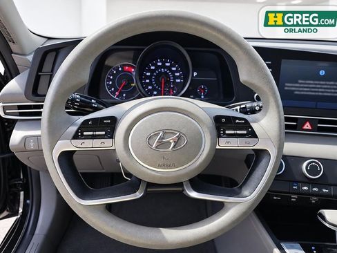 Used 2021 Hyundai Elantra SE FWD image 14
