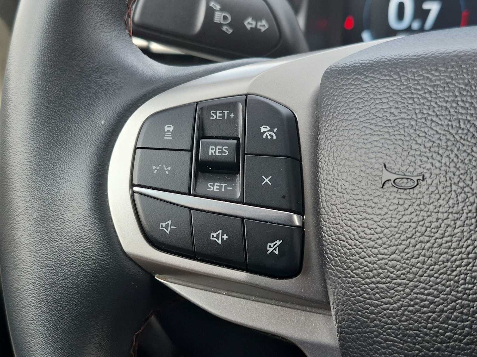 Used 2025 Ford Explorer Active AWD/4WD image 23