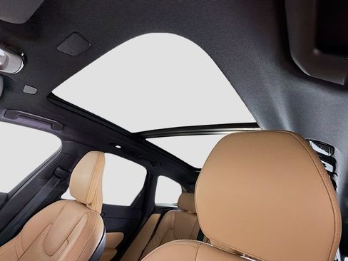 Used 2023 Volvo XC60 B5 Ultimate w/ Protection Package Premier FWD image 23