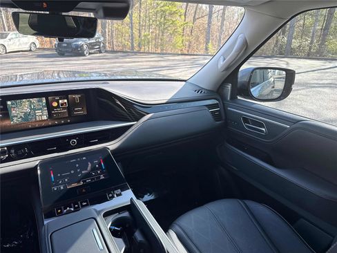 Certified 2025 INFINITI QX80 Sensory image 15