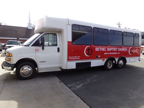 Used 2001 Chevrolet Express 3500 image 1