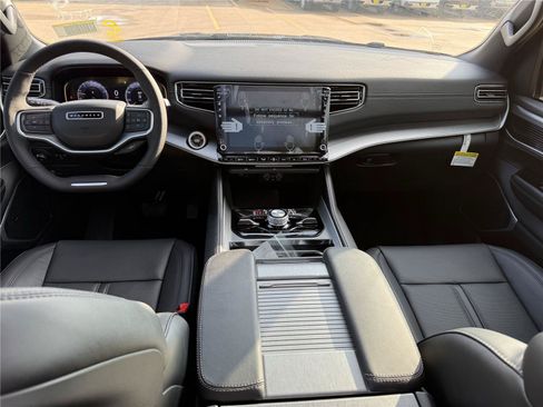 New 2025 Jeep Wagoneer L Series II AWD/4WD image 20