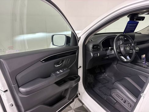 Used 2024 Honda Pilot Touring image 12