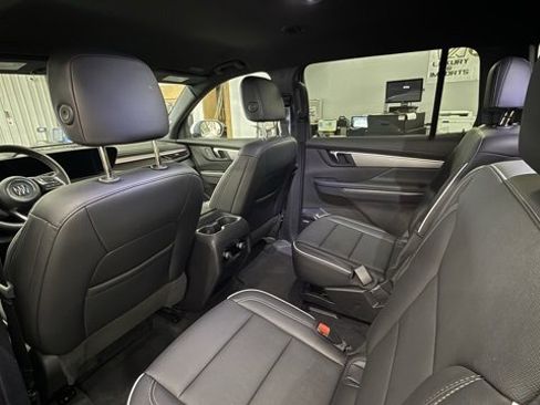 Used 2025 Buick Enclave Preferred image 23