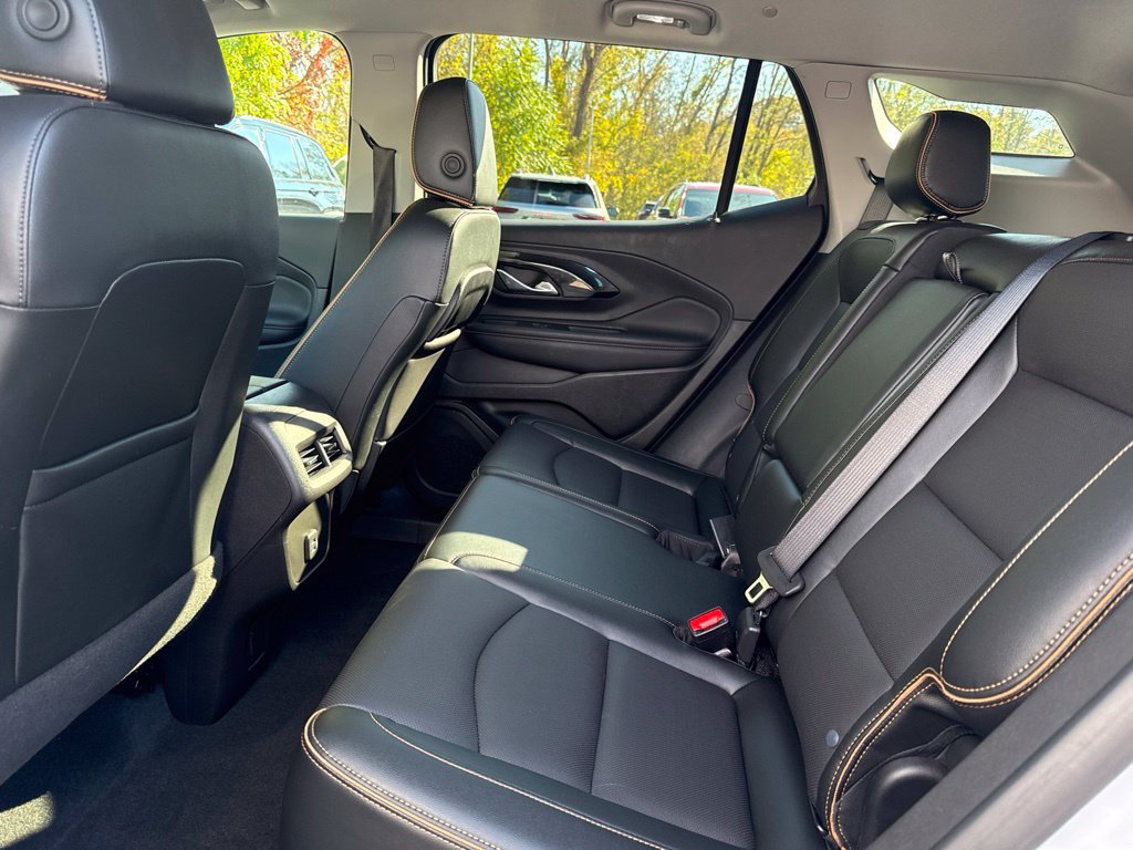 Used 2024 GMC Terrain AT4 AWD/4WD image 12