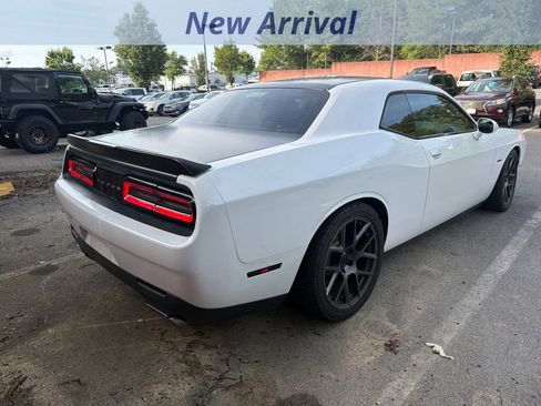 Used 2016 Dodge Challenger R/T RWD image 8