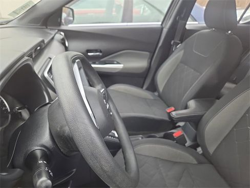 Used 2020 Nissan Kicks SV image 8