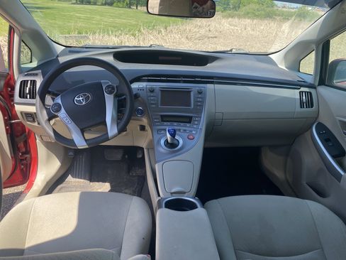 Used 2014 Toyota Prius Two FWD image 7