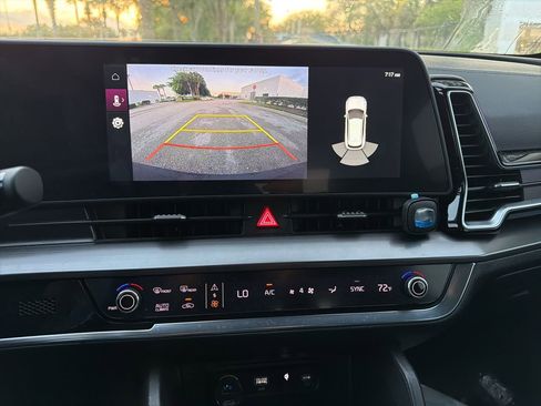 Used 2024 Kia Sportage EX image 11