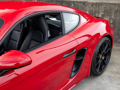 Certified 2025 Porsche 718 Cayman GT4 image 18