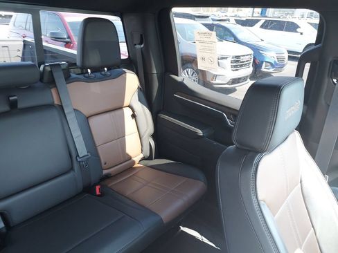Used 2026 Chevrolet Silverado 1500 High Country w/ High Country Premium Package AWD/4WD image 14