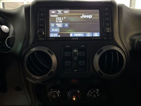 Used 2017 Jeep Wrangler Unlimited Sport image 9